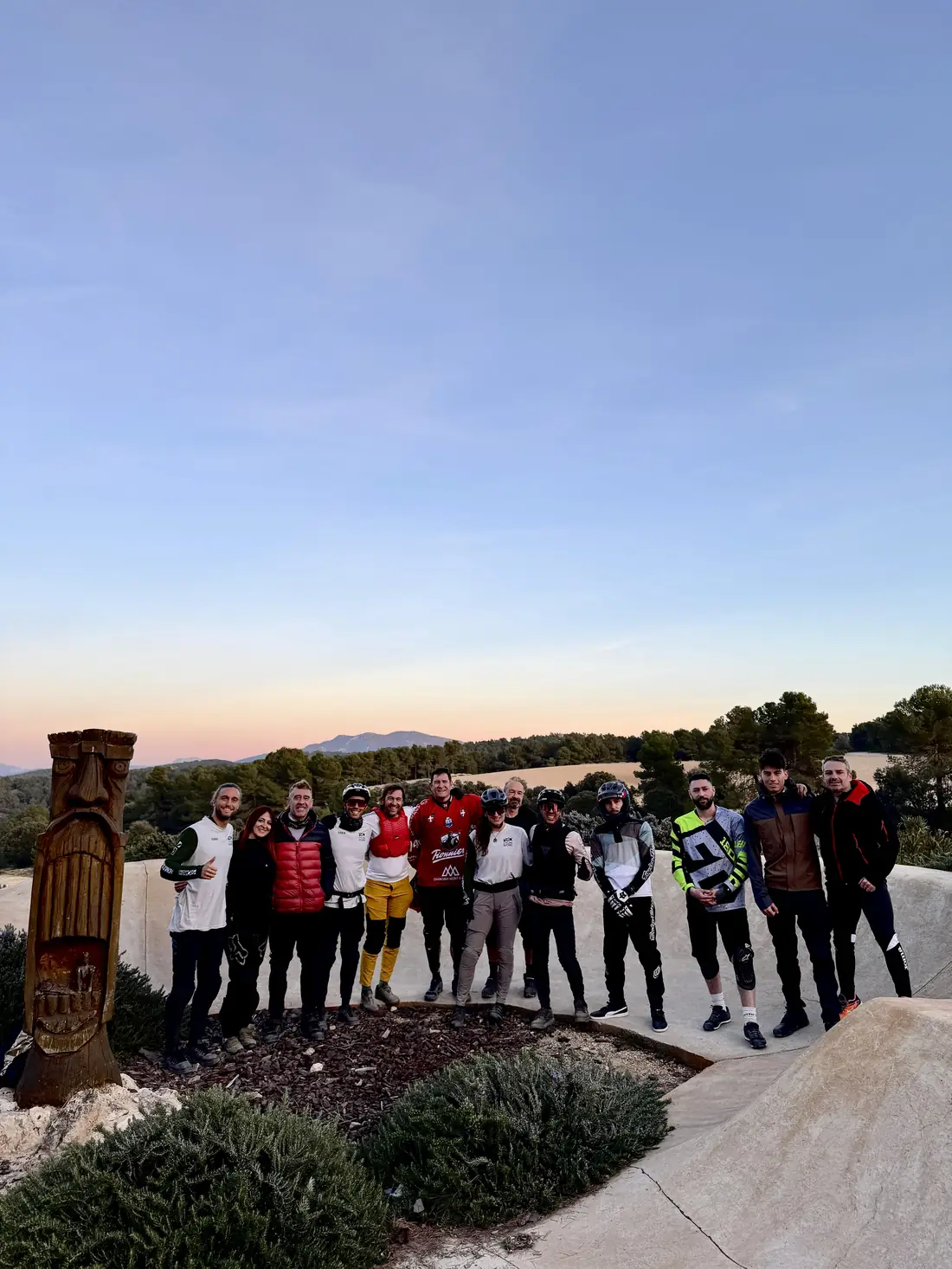 Grupo de alumnos de Pro Cycling Works durante un curso en La Fenasosa