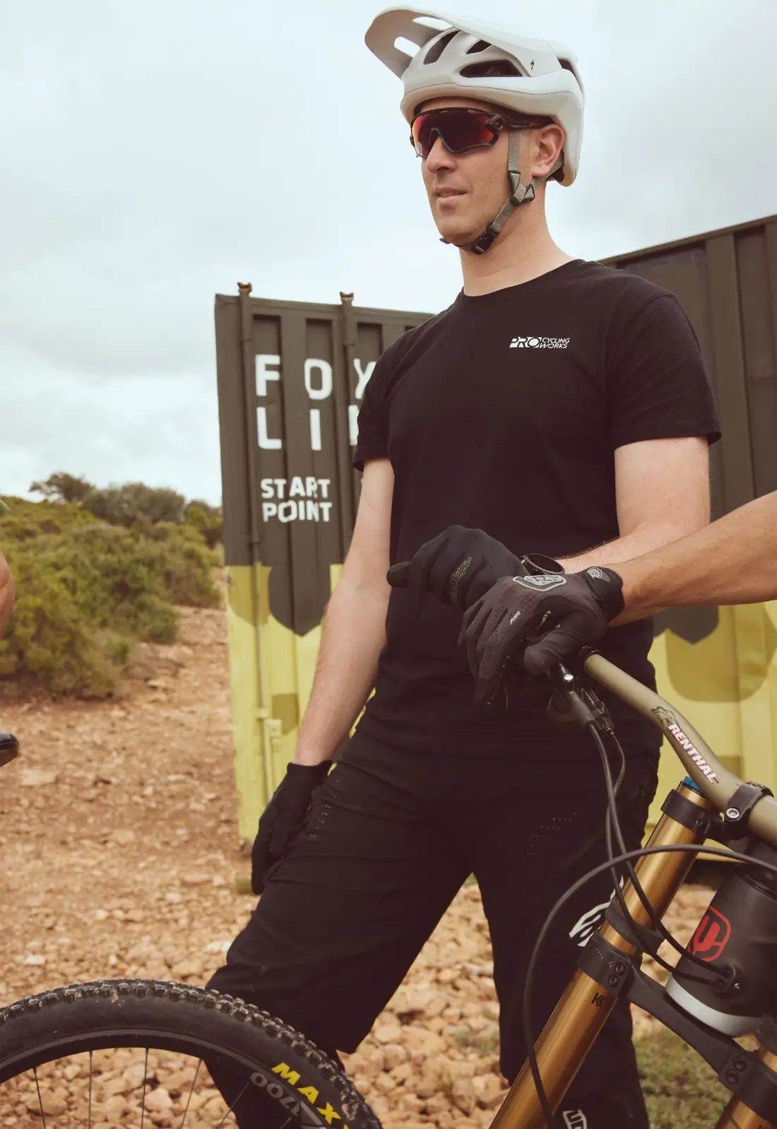 Instructor de Pro Cycling Works entrenando a la selección española de XCO