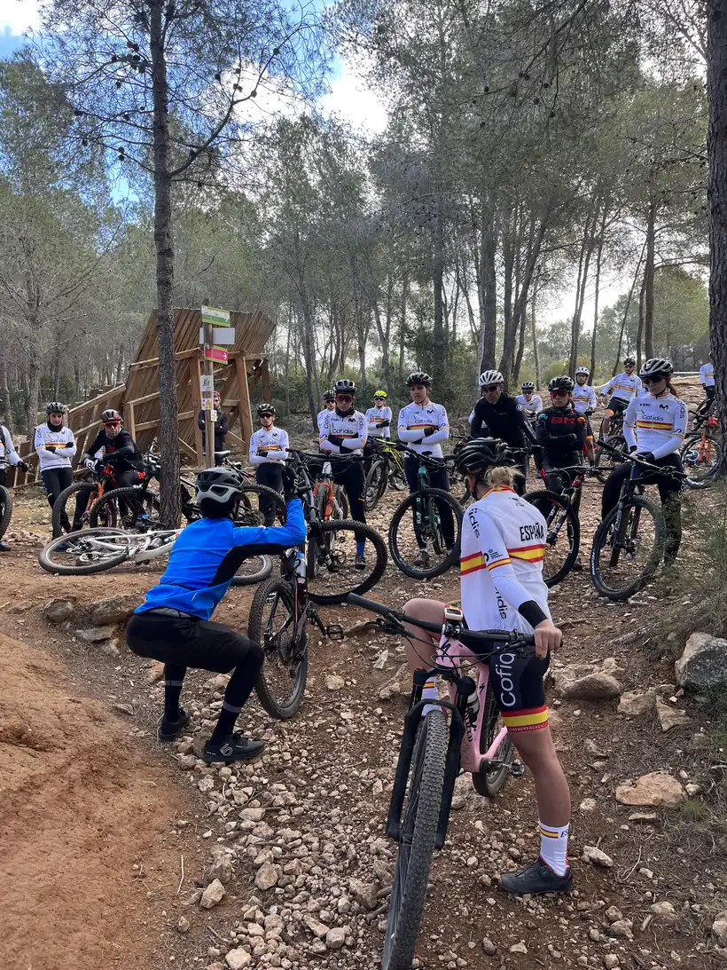 Briefing técnico con el equipo nacional de MTB en pista