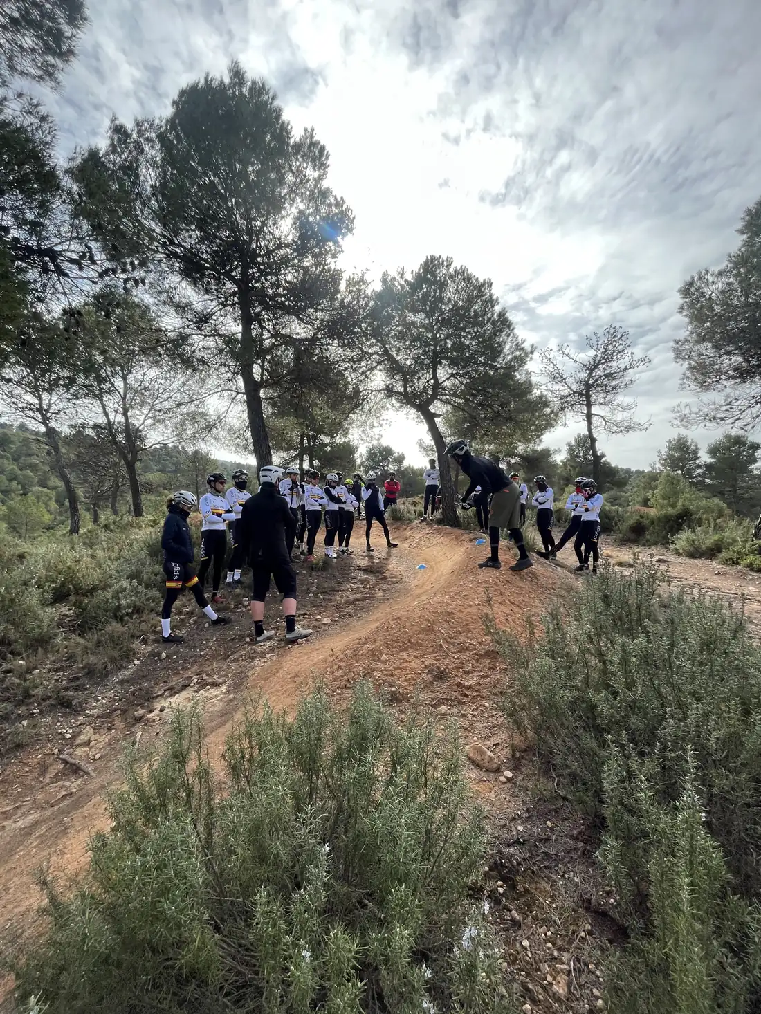 Grupo de riders en La Fenasosa Bike Park